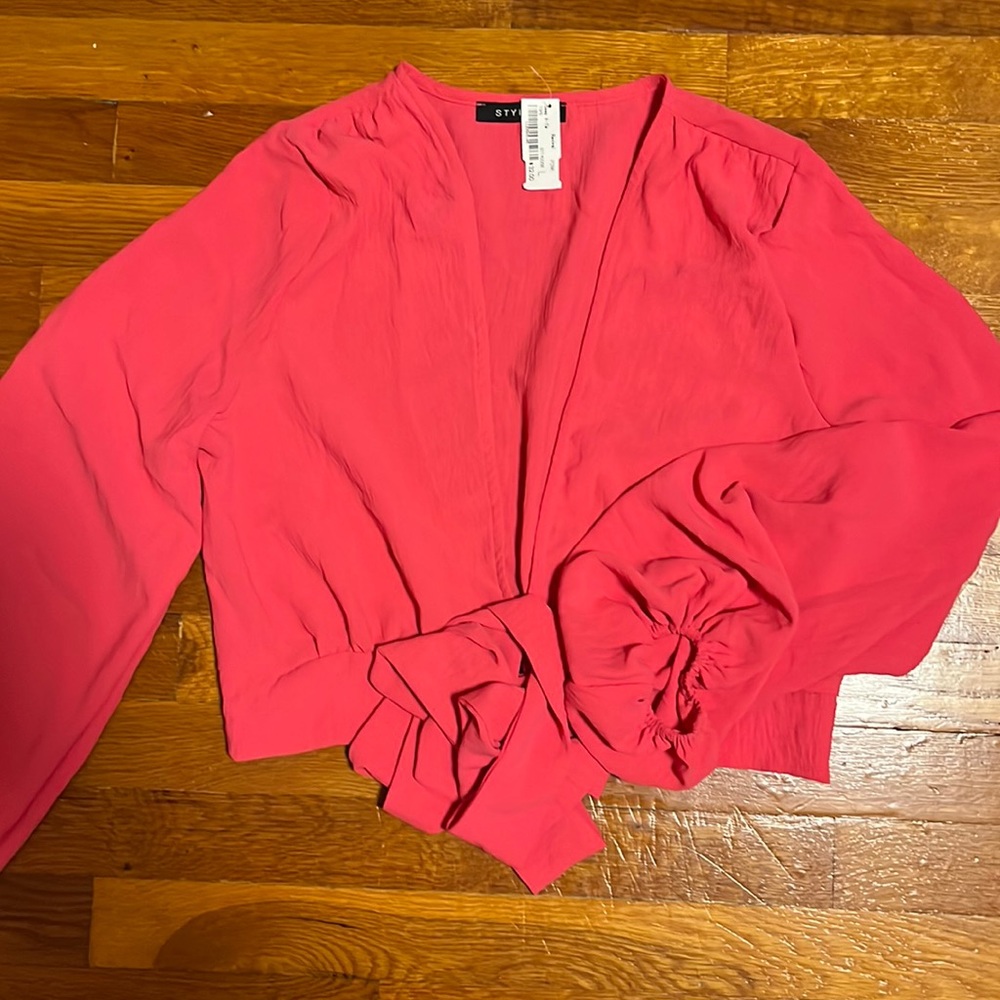 STYLIVE top size L. NWT deep Vee Tie